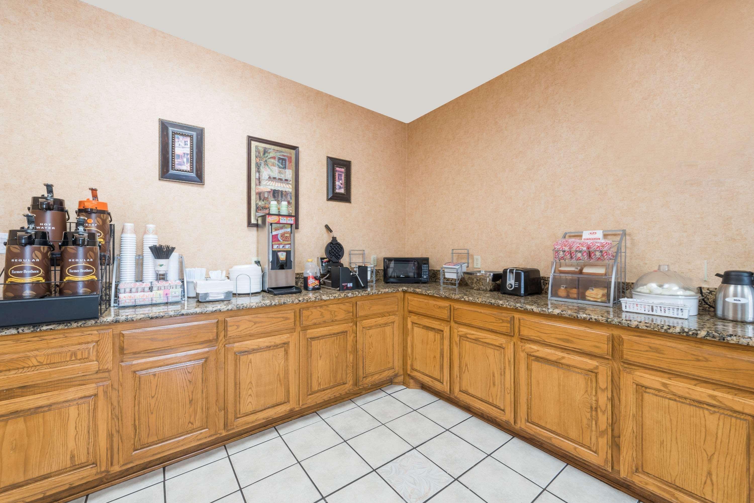 Super 8 By Wyndham Fort Worth Downtown South Екстериор снимка